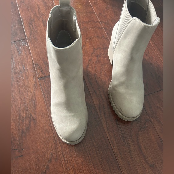 MIA Jody Ribbed Chelsea Lug Boots - Picture 6 of 8